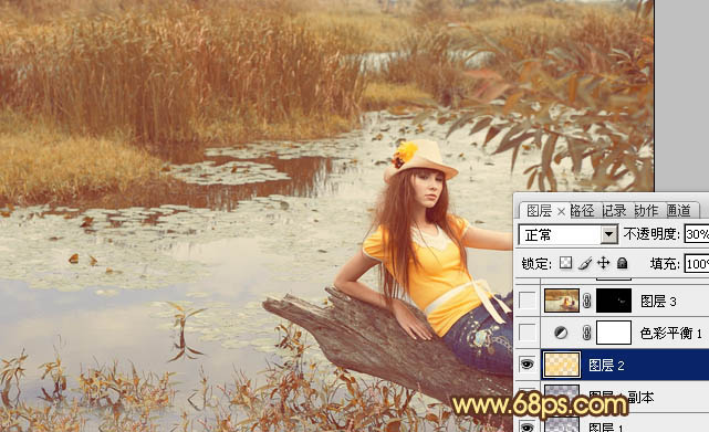 PS调色制作淡黄色的沼泽湖边上女孩写真照片