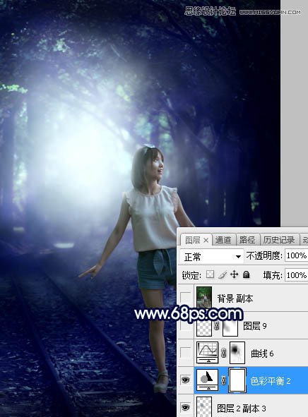 PS调色调出唯美蓝色逆光效果的树下美女照片