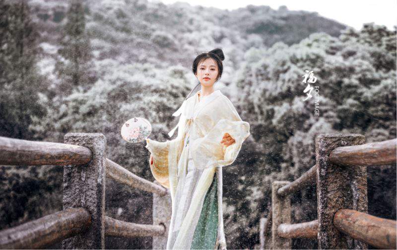 <a href=http://www.06ps.com/photoshop/ target=_blank class=infotextkey>photoshop</a>调出冷色唯美雪景人物写真照片<a href=/photoshop/tiaose/ target=_blank class=infotextkey>调色</a>教程