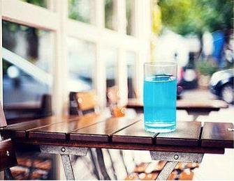 Photoshop合成唯美的玻璃杯场景图片设计教程