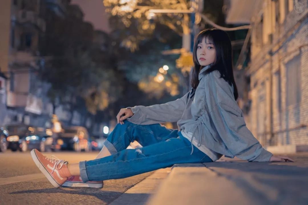 摄影师如何不带灯也能拍好夜景人像