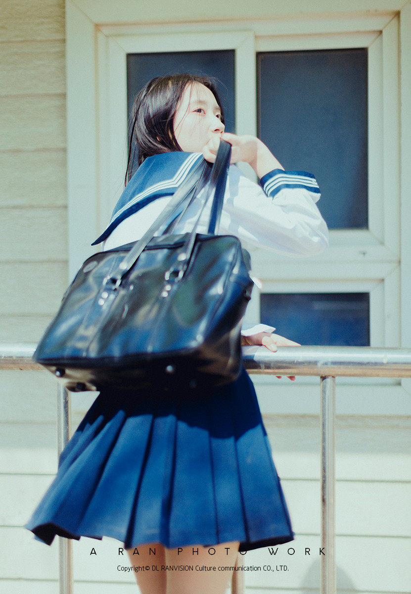 详解公交车站日系少女类写真攻略