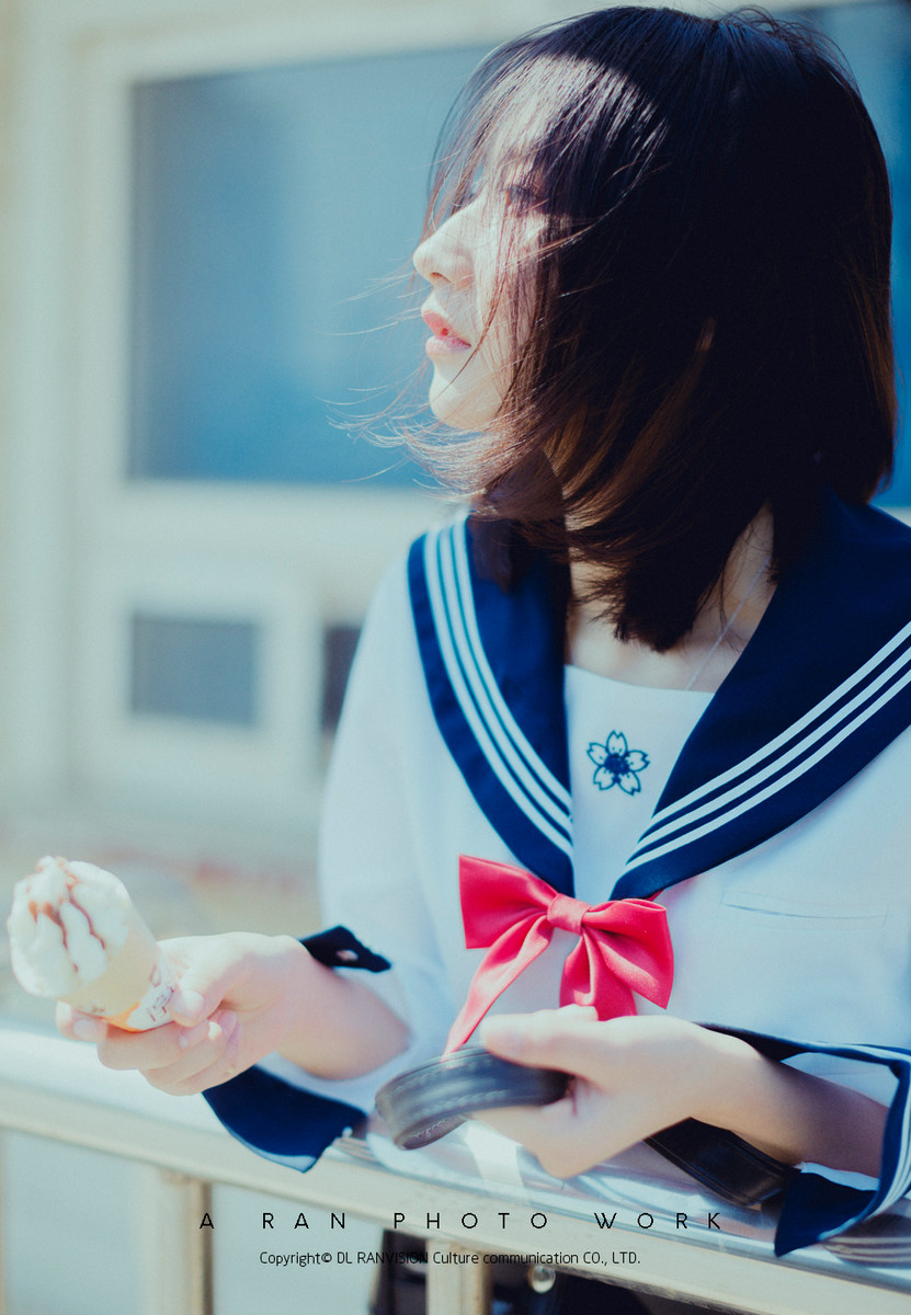 详解公交车站日系少女类写真攻略