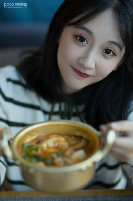 摄影师如何拍摄人物美食类作品