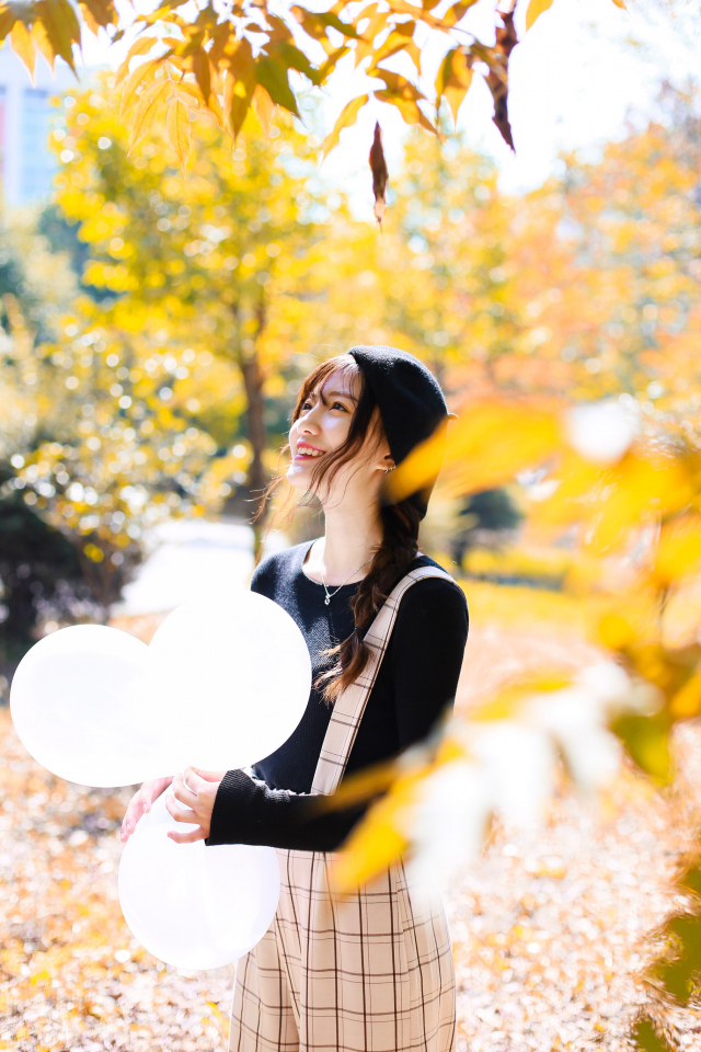 摄影师如何排除秋季暖黄色人像效果摄影技巧