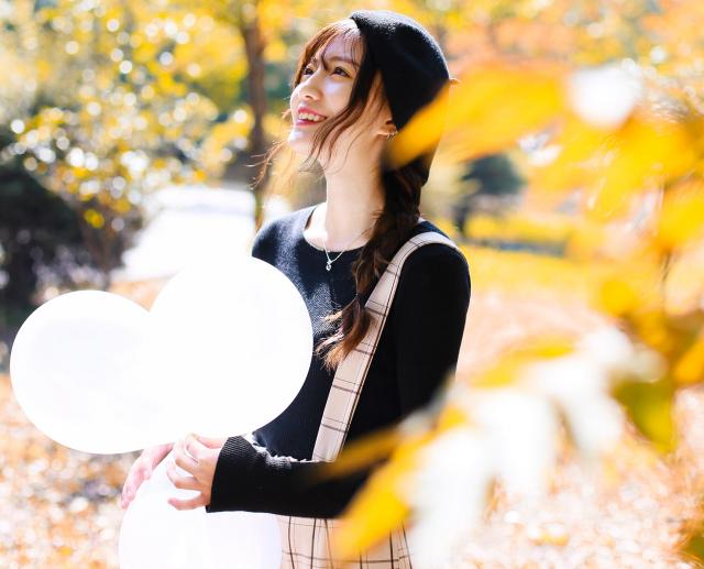 摄影师如何排除秋季暖黄色人像效果摄影技巧